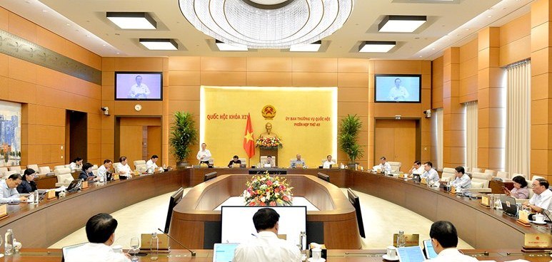 Ủy ban Thường vụ Quốc hội sẽ xem xét việc bổ sung sách giáo khoa vào danh mục Nhà nước định giá